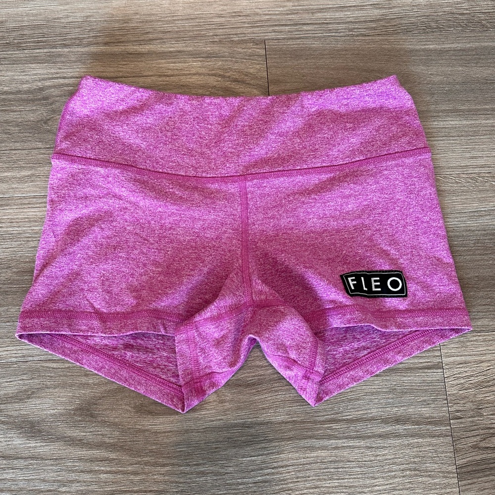 Fleo mid rise 3.5 heathered pink short